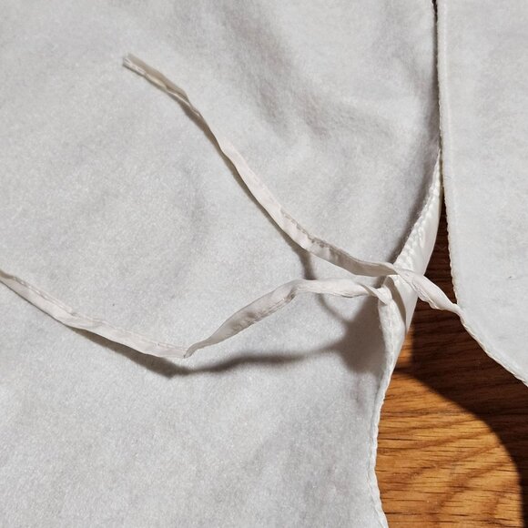 Red cardinal cottagecore Christmas felt 48" embroidered felt red and white tree - Picture 5 of 11